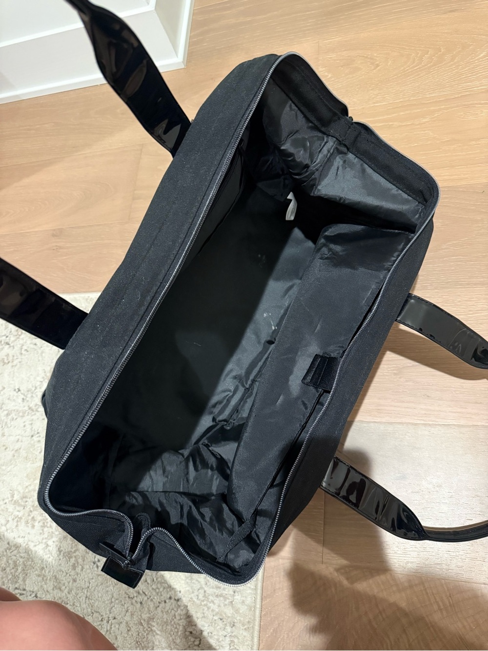 BEIS The Weekend Bag in Black patent - Picture 7 of 7